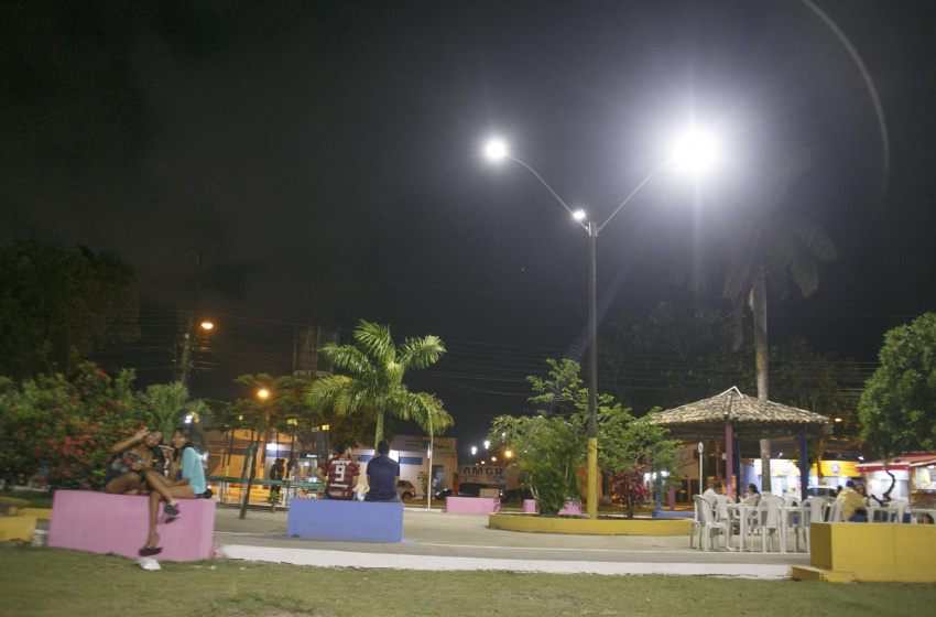 Iluminação em LED fortalece comércio e lazer no Graciliano Ramos 