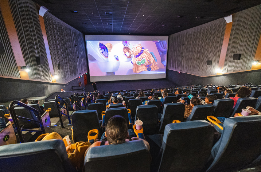 Cinema Inclusivo encanta público PCD e 60+ com recursos de acessibilidade