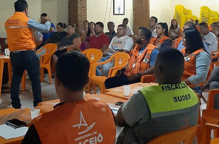 Defesa Civil de Maceió participa de conversa com líderes comunitários do Fernão Velho