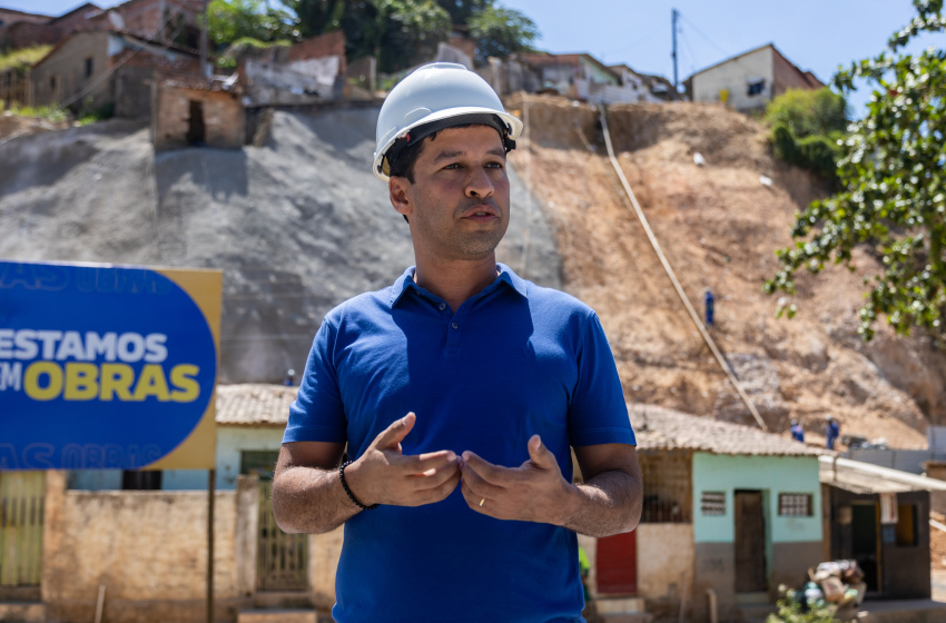 Vice-prefeito e secretário de Infraestrutura visita obra do Renasce Salgadinho