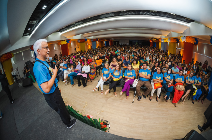 Jornada pedagógica reúne mais de 1,5 mil profissionais no primeiro dia de evento