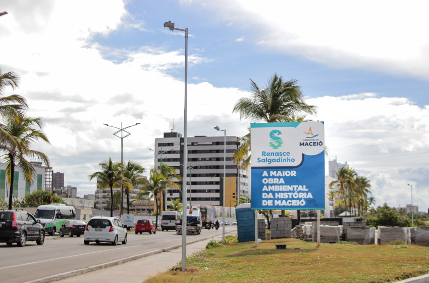 Renasce Salgadinho: Prefeitura inicia instalação de postes na orla da Praia da Avenida e Sobral