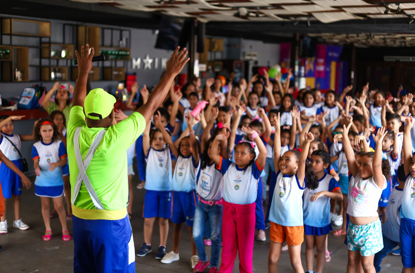 Estudantes de escolas municipais conhecem restaurante em Maceió