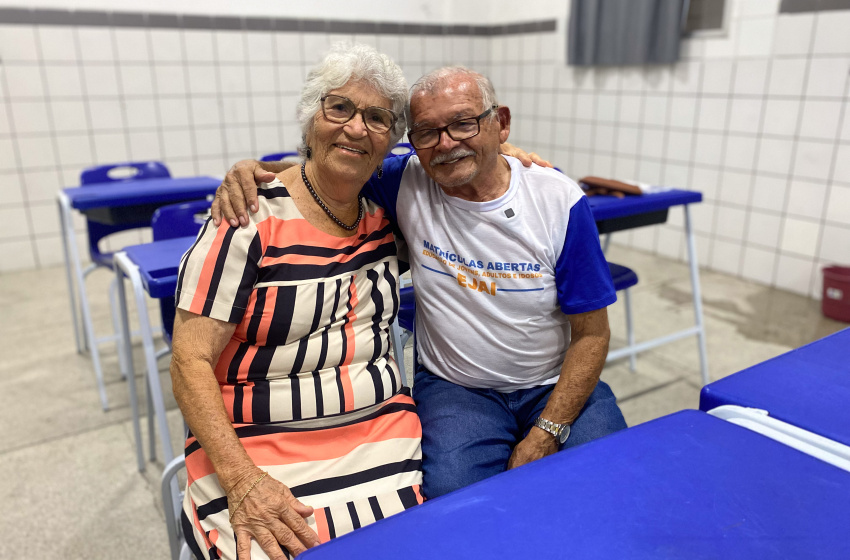 Com 80 e 81 anos, casal volta a estudar após mais de 60 anos fora da sala de aula