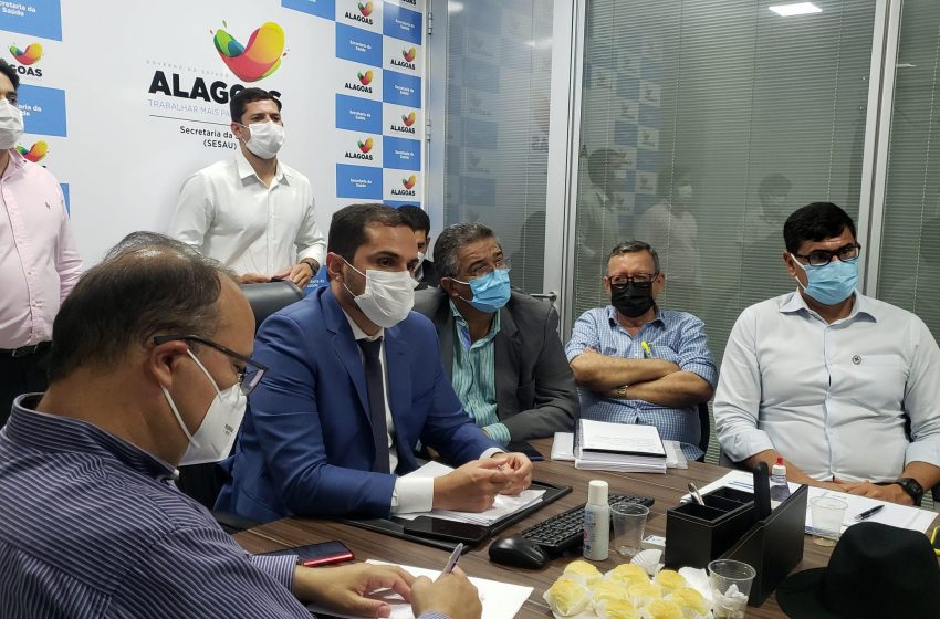 Fluxo de pacientes com câncer é discutido em reunião