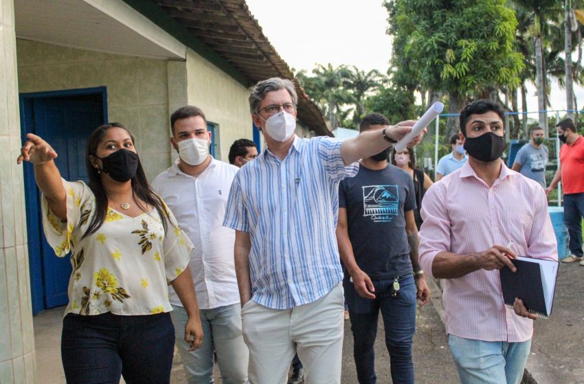 Secretário de Educação visita escolas no Santos Dumont