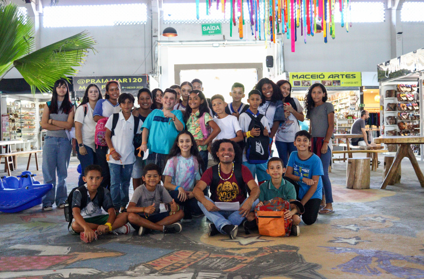 Alunos de escola municipal participam de atividade sobre artesanato, no Jaraguá