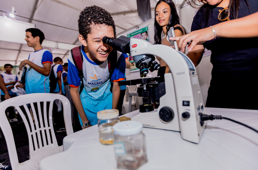 Semana da Ciência promove experiências cultural e tecnológica para alunos de escolas municipais