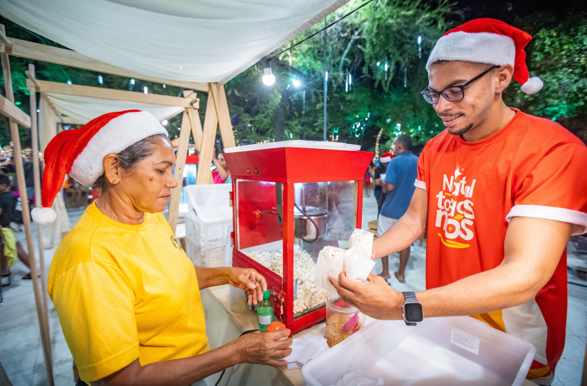 Parada Natalina leva brilho e magia do natal para comunidades de Maceió