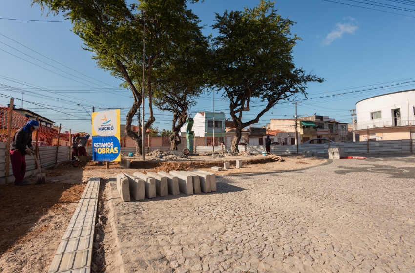 Prefeitura de Maceió inicia revitalização da Praça Moleque Namorador