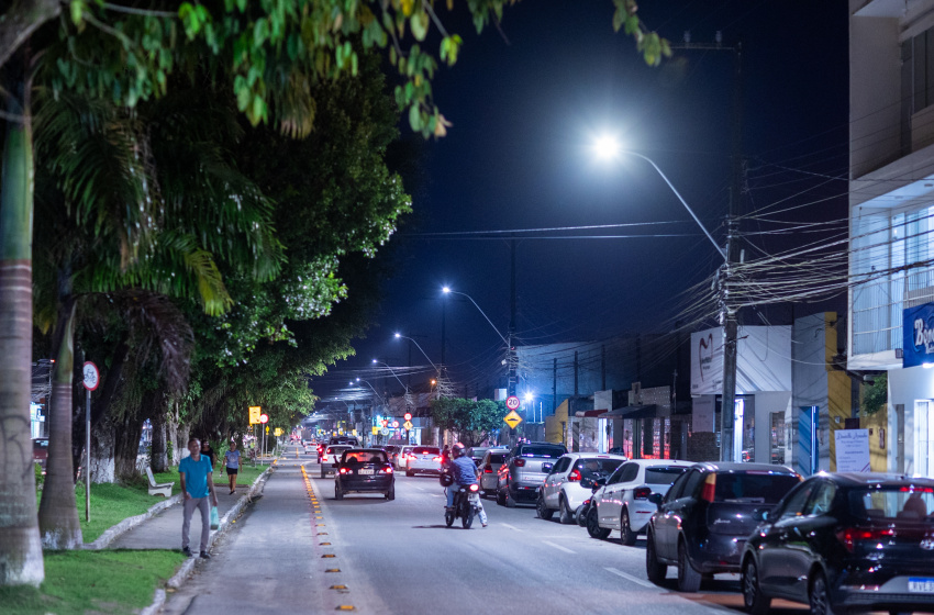 Prefeitura entrega iluminação em LED em avenidas do Graciliano Ramos