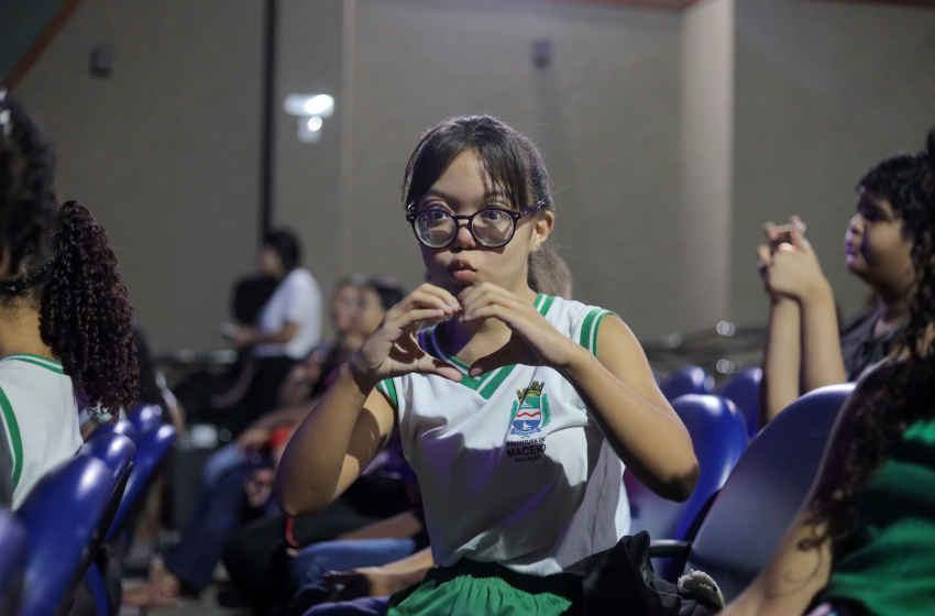Prefeitura leva cinema inclusivo ao Shopping Maceió para públicos com deficiências e 60+