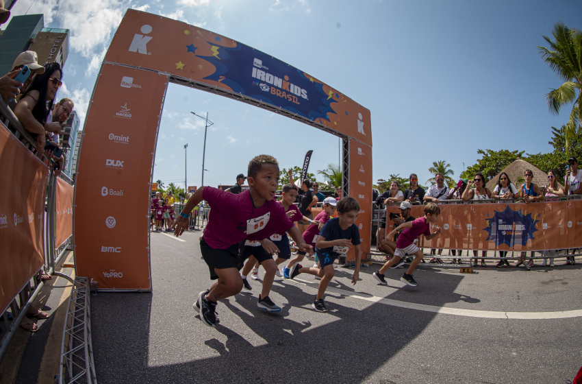 Criançada invade orla da Pajuçara para se divertir no IronKids