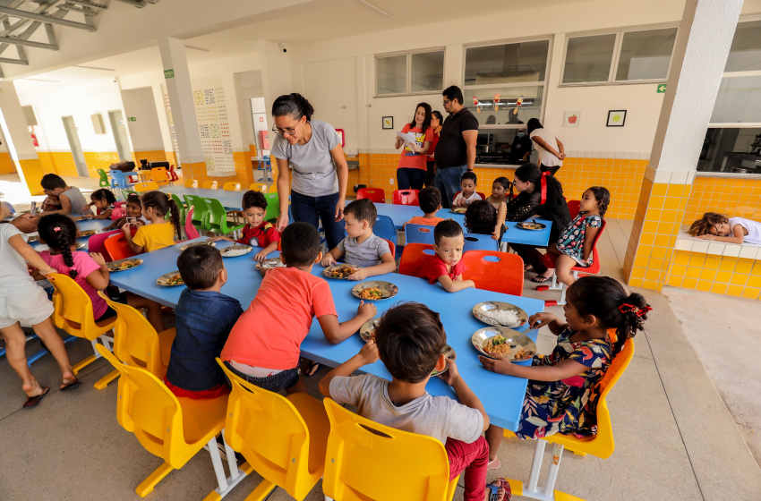 Reforço da alimentação escolar em Maceió tem investimentos de R$ 4,5 milhões a mais em 2023