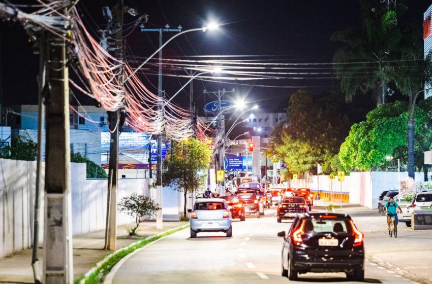 Prefeitura de Maceió implanta iluminação em LED na Avenida Comendador Gustavo Paiva