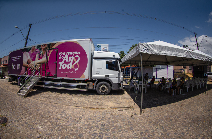 Saúde de Maceió leva Carreta do Amor ao Caetés para mutirão de mamografias