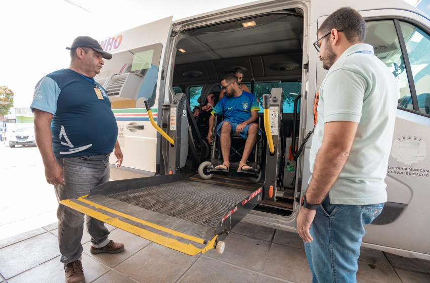 Saúde disponibiliza vans adaptadas para o transporte de usuários do Centro Especializado em Reabilitação