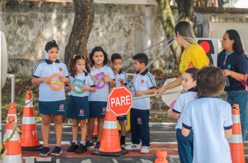 SMTT de Maceió recebe visita de alunos de escola particular