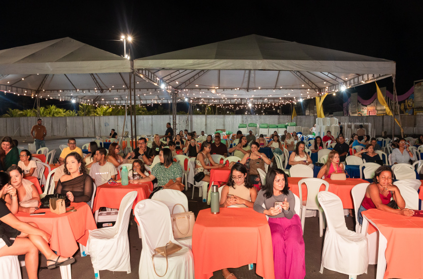 Show de humor marca comemoração do Dia do Servidor Público