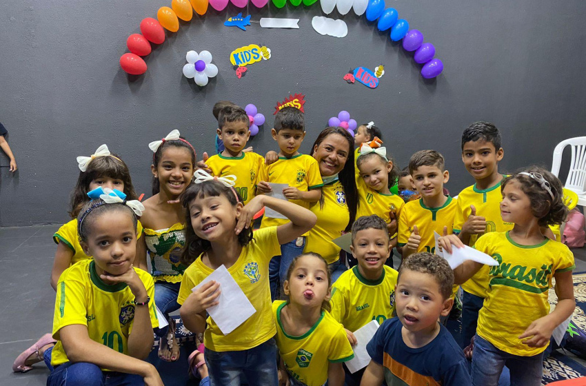 Crianças da Unidade de Acolhimento Rubens Colaço assistem partida da Seleção Brasileira