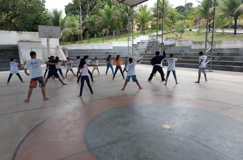 Crianças do Serviço de Convivência Juvenópolis  participam de aulas de Kung Fu
