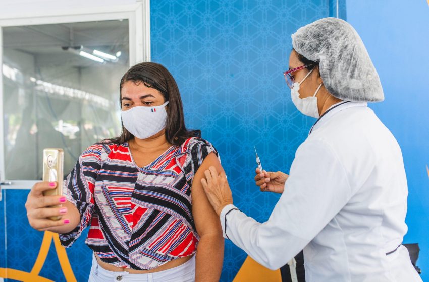 Prefeito JHC anuncia novo calendário de vacinação contra Covid-19