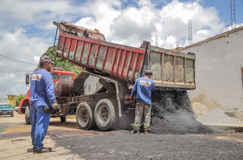Prefeitura de Maceió leva mais de 6 mil toneladas de asfalto para vias nos primeiros 100 dias do ano