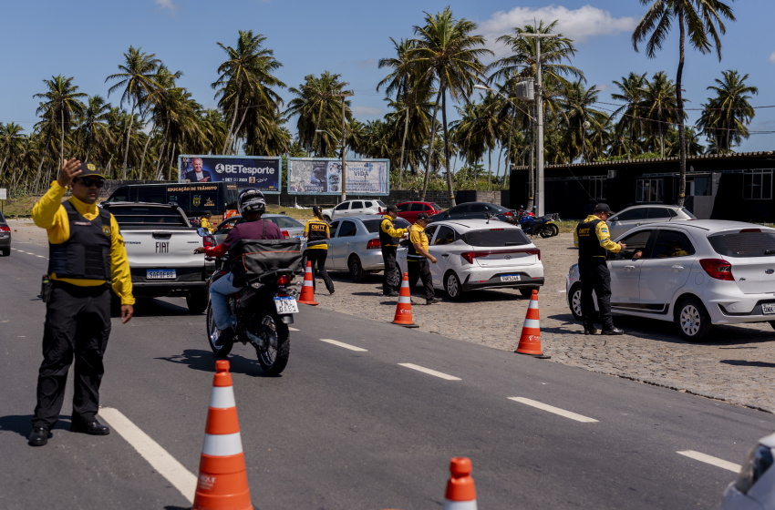 Maio Amarelo começa com ação educativa no Pontal da Barra