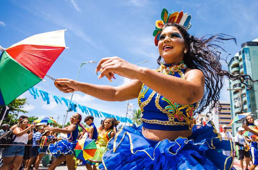 Mais de 15 atrações animam o primeiro dia de Carnaval em Maceió; Confira a programação deste sábado (18)