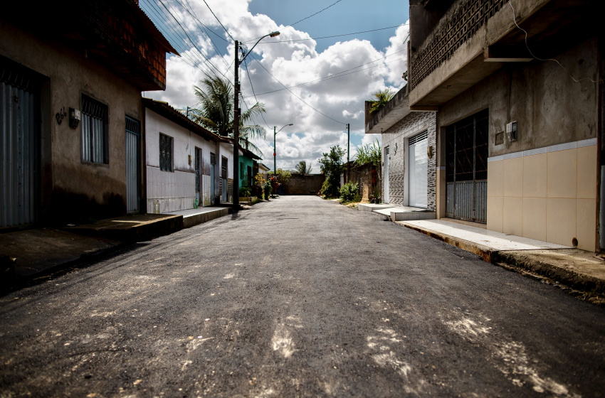 Prefeitura de Maceió pavimenta primeiras ruas em loteamento no Santos Dumont