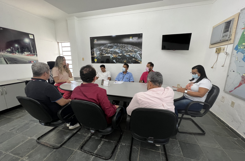 Superintendente Camila Porciúncula se reúne com técnicos da Sima