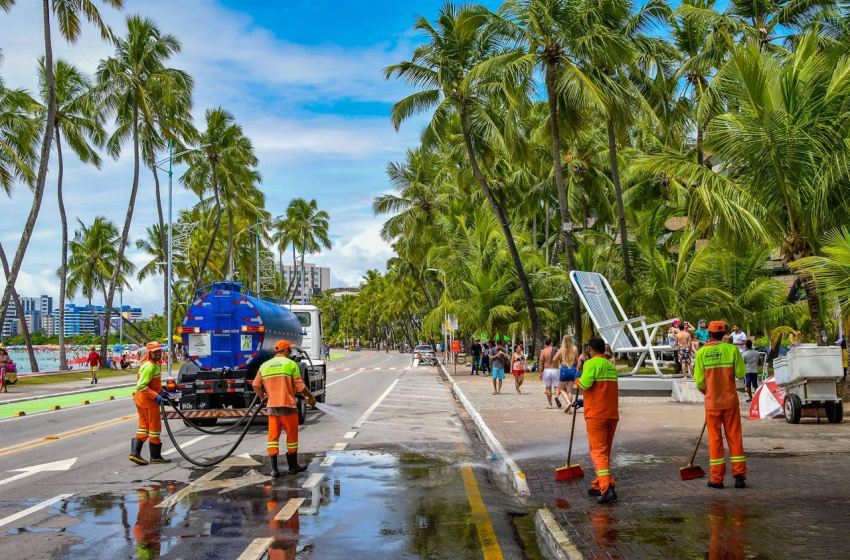 Prefeitura monta esquema especial de limpeza para Réveillon na orla