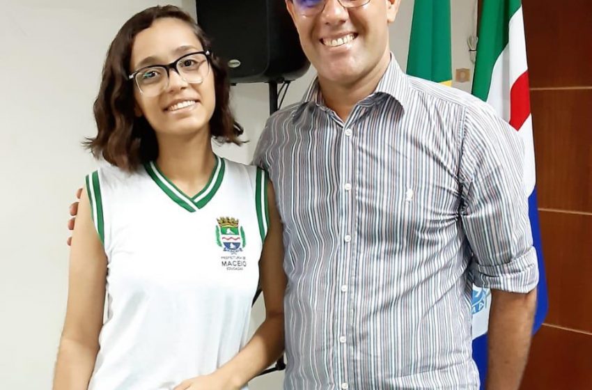 Aluna da rede municipal  conquista medalha na Olimpíada Nacional de Ciências