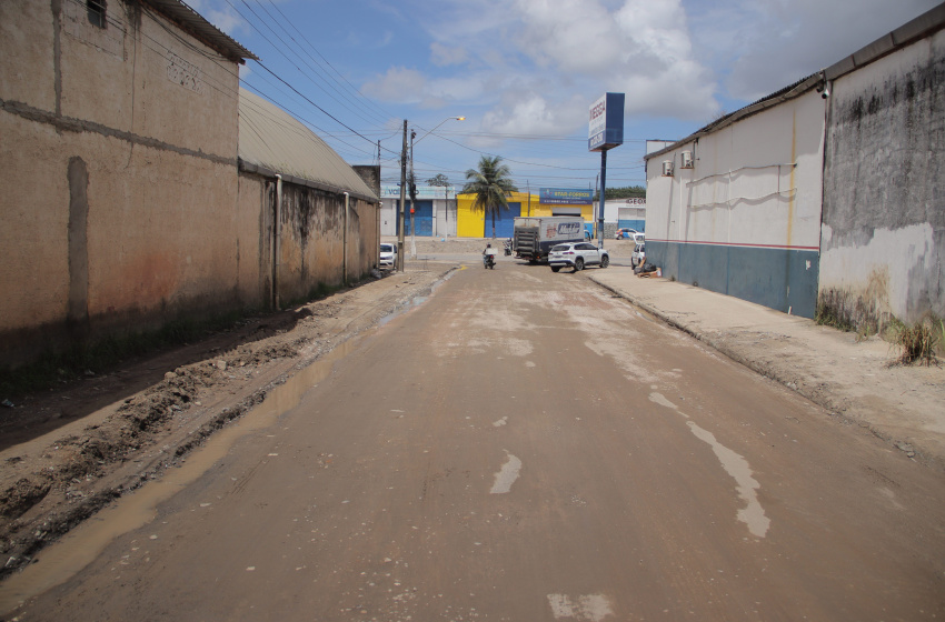 Infraestrutura recupera trecho de rua na Serraria onde havia buracos e lama