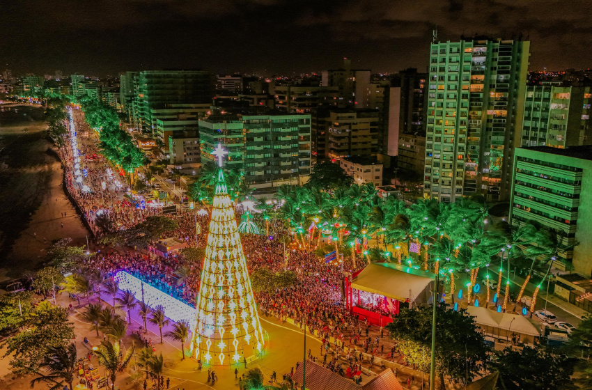 Luzes do Natal de Todos Nós encantam multidão na Orla de Maceió