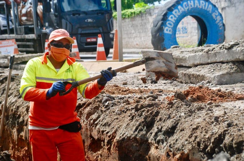 Obras de manutenção em galeria na Avenida Gustavo Paiva têm 50% de execução