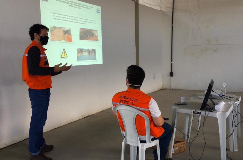 Agentes da Defesa Civil de Maceió participam de treinamento sobre risco estrutural e dados em campo