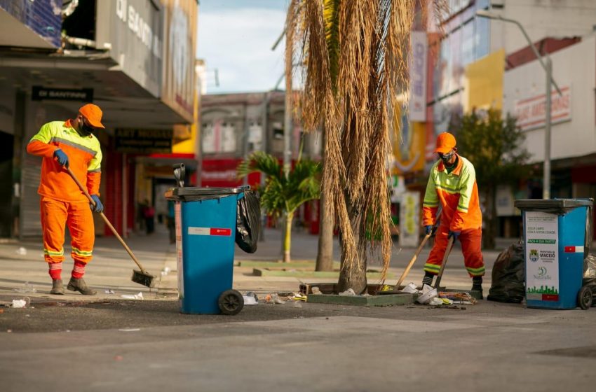 Calçadão do Centro de Maceió recebe ações de desinfecção e manutenção de galerias