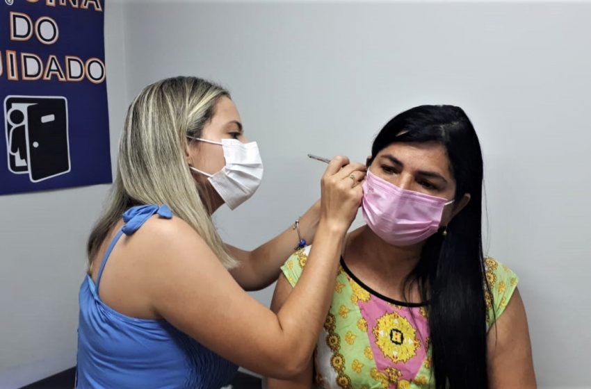 Profissionais de saúde participam de capacitação sobre auriculoterapia