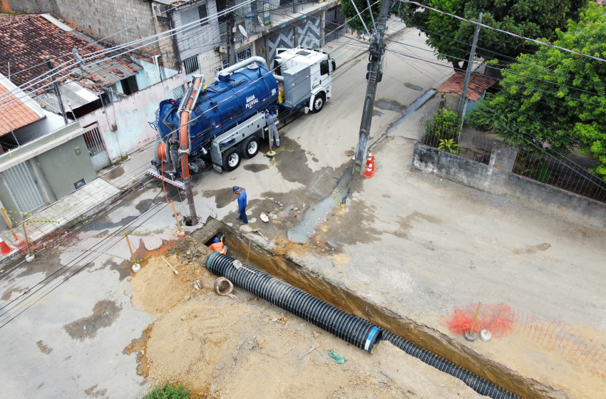 Infraestrutura realiza limpeza e implantação de rede de drenagem no Santos Dumont