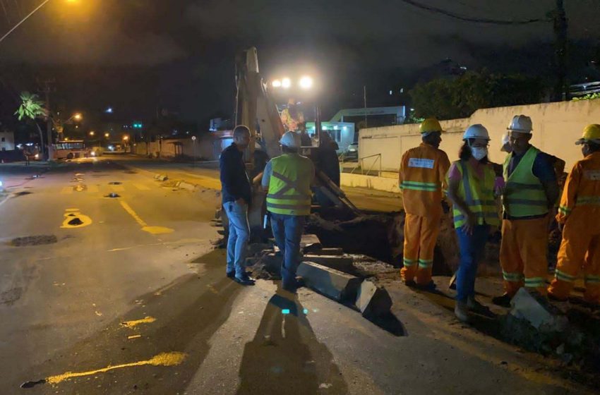 Obras de esgotamento sanitário interditam totalmente a Av. Gustavo Paiva no turno da noite