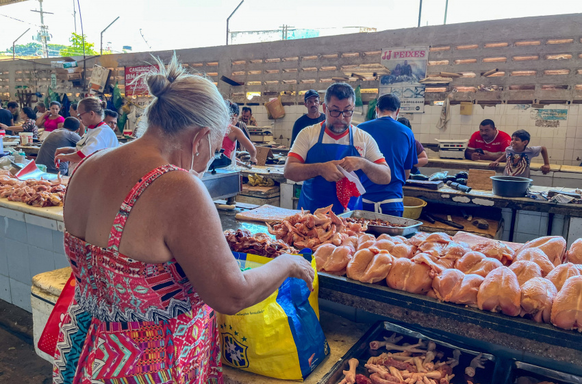 Mercados e feiras estão abastecidos com itens da tradicional ceia de Natal
