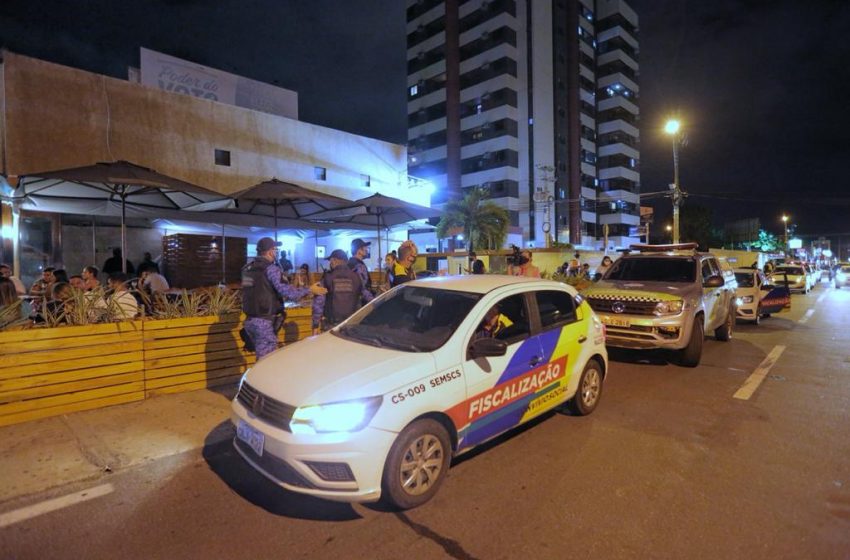 Blitz da Prefeitura orienta sobre funcionamento de bares e restaurantes durante carnaval