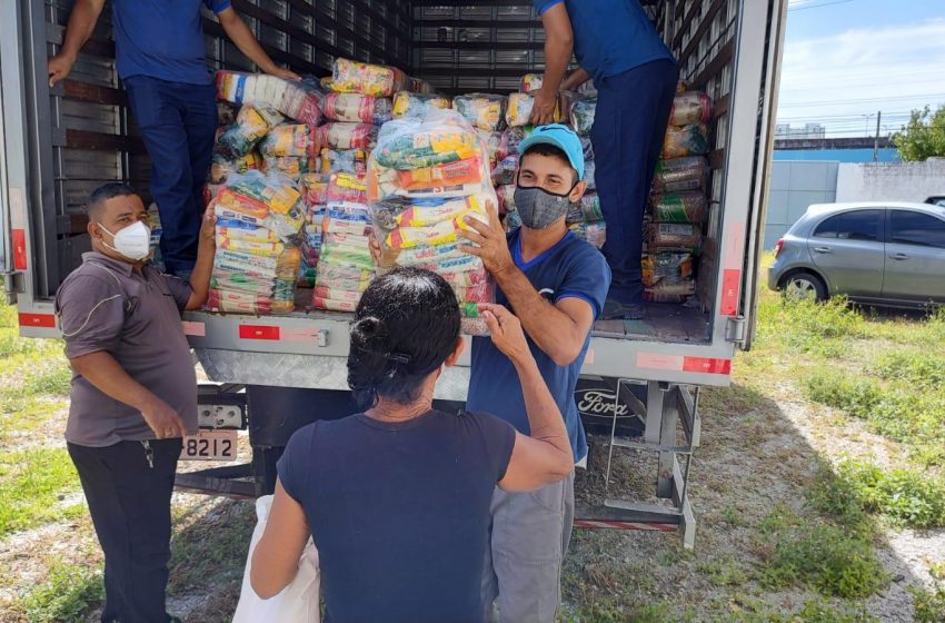 Assistência Social entrega cestas básicas para famílias no Trapiche