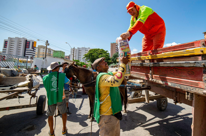 Carroceiro Legal: Desenvolvimento Sustentável entrega mais de 80 cestas básicas em Ecopontos da capital