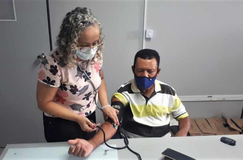 Cerest Maceió realiza ações de saúde auditiva para jangadeiros