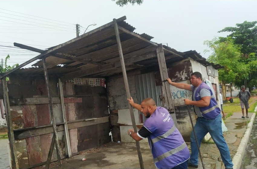 Convívio Social remove estruturas abandonadas no Benedito Bentes