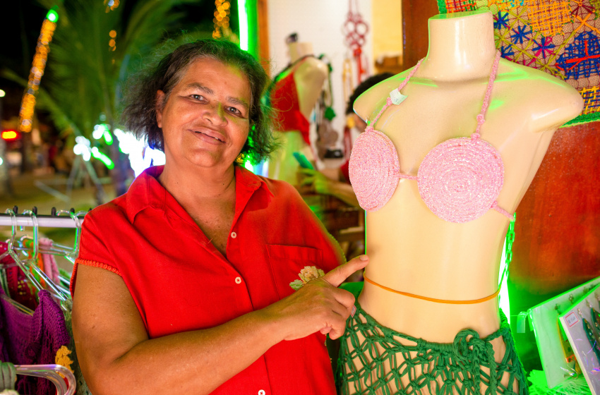 Artesã da Economia Solidária prepara roupas que estão em tendência para o Verão Massayó