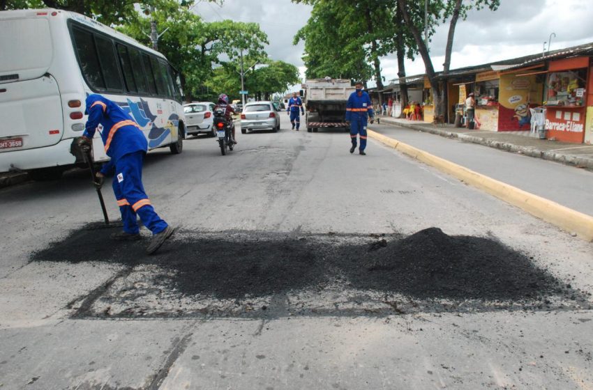 Operação tapa-buraco: Centro, Ponta Verde, Farol e Cidade Universitária recebem ações