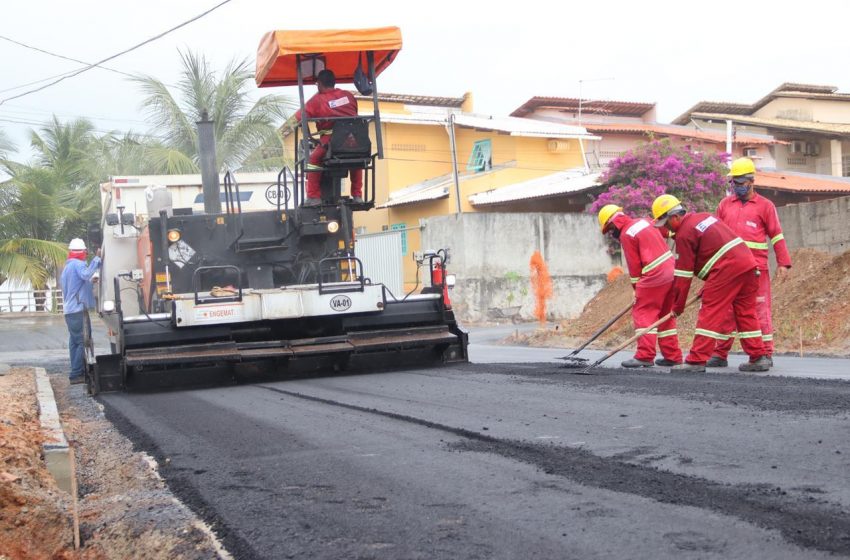 Mais de 930 toneladas de asfalto pavimentam ruas no Tabuleiro, Santa Lúcia e litoral Norte
